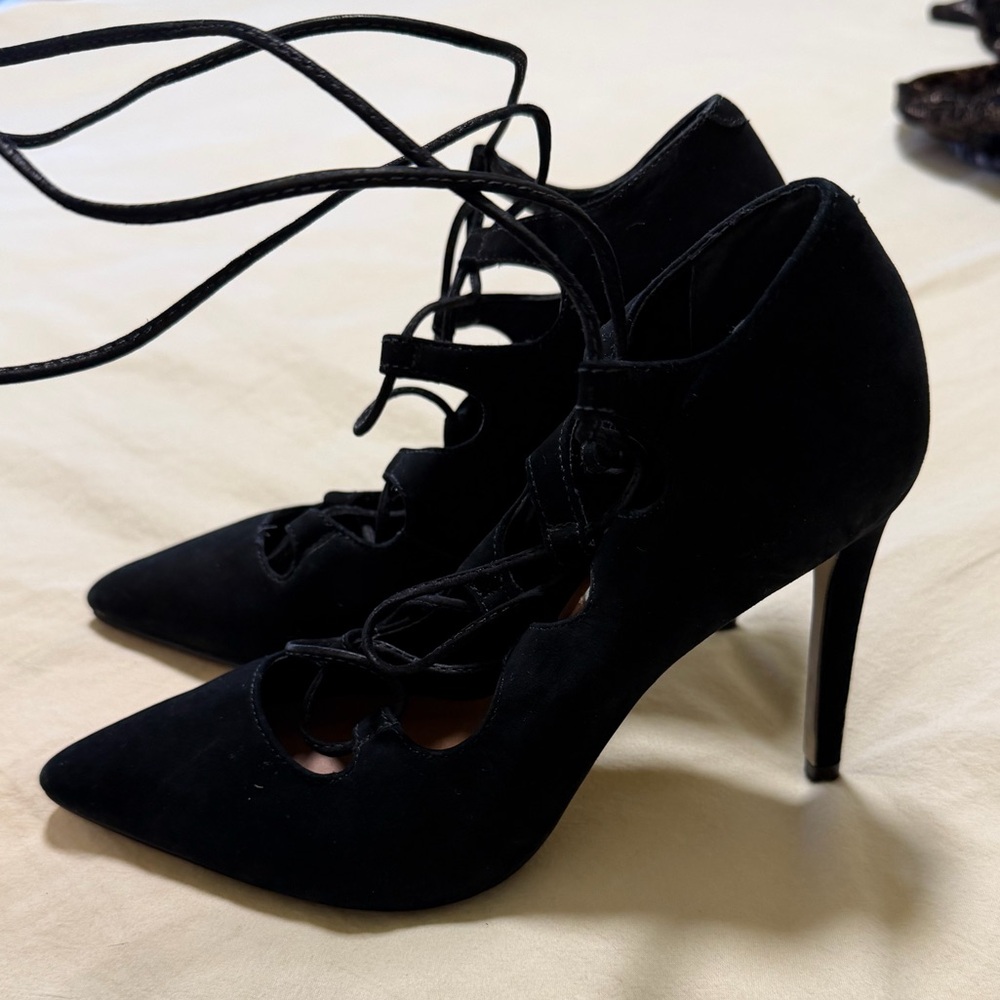 Steve Madden Elegant Black Lace-Up Heels